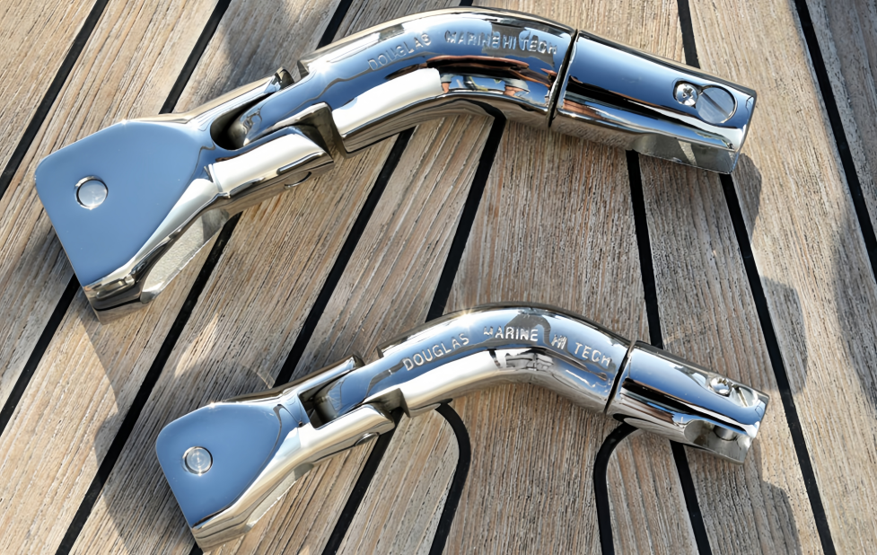 Articulated Three-Section Self-Righting Anchor Chain Swivel Connector Articulated Three-Section Self-Righting Anchor Chain Swivel Connector